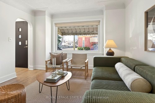 33 East 34Th Street, Hamilton, ON - Indoor Photo Showing Living Room