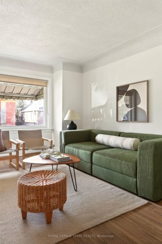 33 East 34Th Street, Hamilton, ON - Indoor Photo Showing Living Room