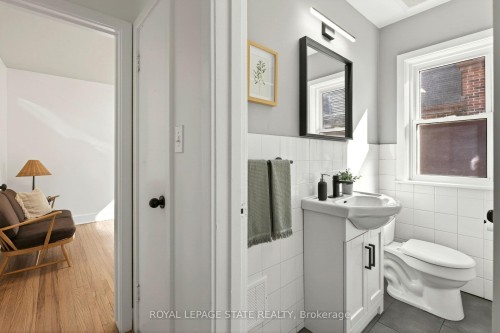 33 East 34Th Street, Hamilton, ON - Indoor Photo Showing Bathroom