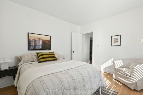 33 East 34Th Street, Hamilton, ON - Indoor Photo Showing Bedroom
