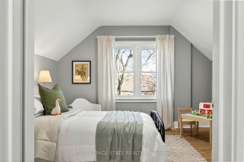 33 East 34Th Street, Hamilton, ON - Indoor Photo Showing Bedroom