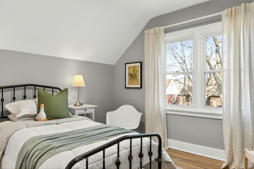 33 East 34Th Street, Hamilton, ON - Indoor Photo Showing Bedroom