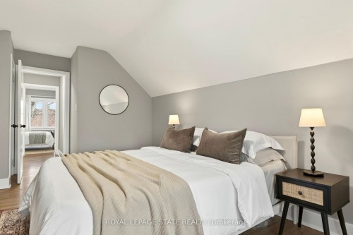 33 East 34Th Street, Hamilton, ON - Indoor Photo Showing Bedroom