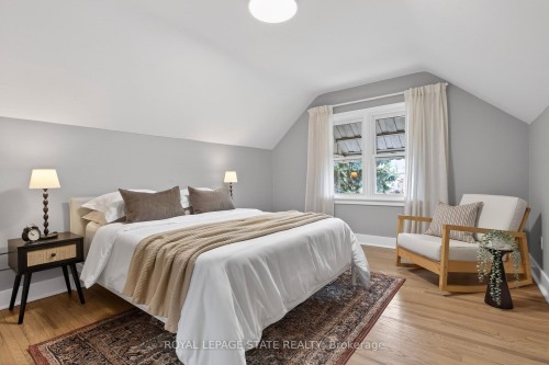33 East 34Th Street, Hamilton, ON - Indoor Photo Showing Bedroom