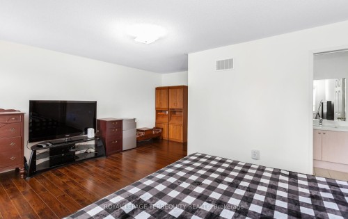 490 Orange Walk Crescent, Mississauga, ON 