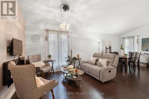 B - 393 Glendale Avenue, St. Catharines (Secord Woods), ON - Indoor Photo Showing Living Room