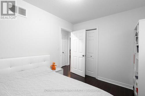 B - 393 Glendale Avenue, St. Catharines (Secord Woods), ON - Indoor Photo Showing Bedroom