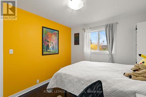 B - 393 Glendale Avenue, St. Catharines (Secord Woods), ON - Indoor Photo Showing Bedroom