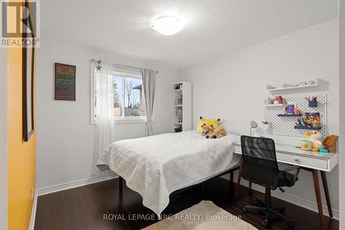 B - 393 Glendale Avenue, St. Catharines (Secord Woods), ON - Indoor Photo Showing Bedroom