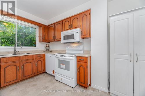 1431 Harmsworth Square, Oakville, ON - Indoor Photo Showing Kitchen