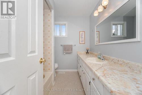 1431 Harmsworth Square, Oakville, ON - Indoor Photo Showing Bathroom