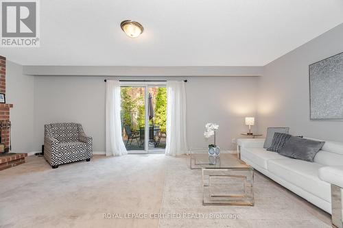 1431 Harmsworth Square, Oakville, ON - Indoor Photo Showing Living Room