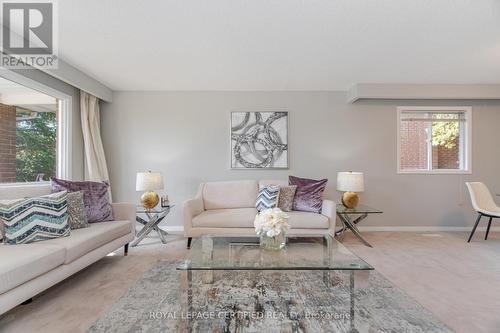 1431 Harmsworth Square, Oakville, ON - Indoor Photo Showing Living Room
