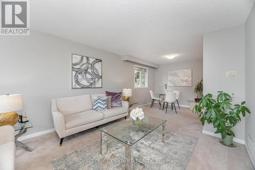 1431 Harmsworth Square, Oakville, ON - Indoor Photo Showing Living Room