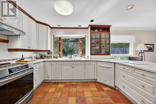 7 Maplecrest Road, Springwater, ON - Indoor Photo Showing Kitchen