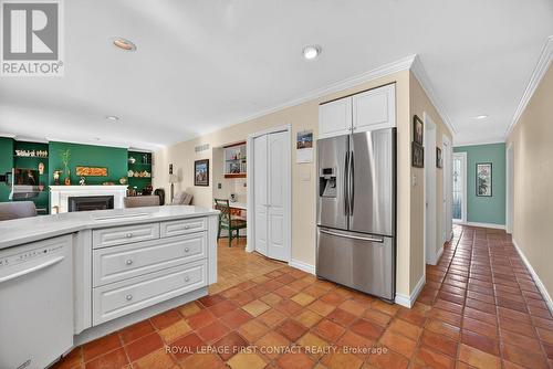7 Maplecrest Road, Springwater, ON - Indoor Photo Showing Kitchen