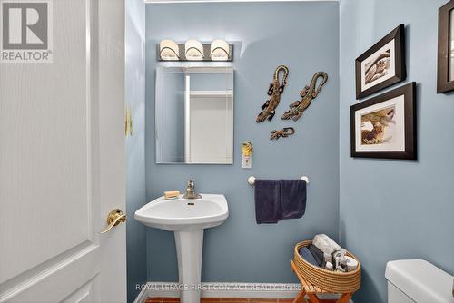 7 Maplecrest Road, Springwater, ON - Indoor Photo Showing Bathroom