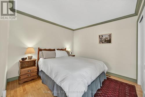 7 Maplecrest Road, Springwater, ON - Indoor Photo Showing Bedroom
