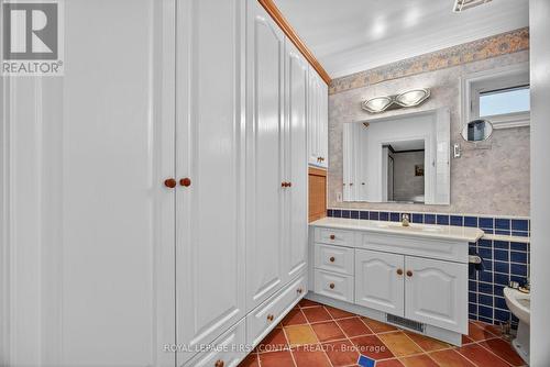 7 Maplecrest Road, Springwater, ON - Indoor Photo Showing Bathroom