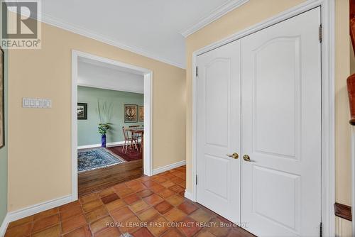 7 Maplecrest Road, Springwater, ON - Indoor Photo Showing Other Room