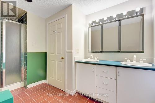 121 Elm Street, Ottawa, ON - Indoor Photo Showing Bathroom
