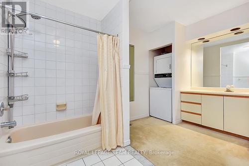 121 Elm Street, Ottawa, ON - Indoor Photo Showing Bathroom
