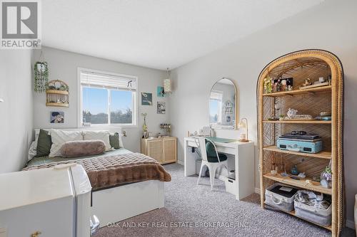 18 Chapman Court, London North (North I), ON - Indoor Photo Showing Bedroom