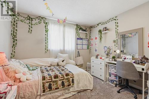 18 Chapman Court, London North (North I), ON - Indoor Photo Showing Bedroom