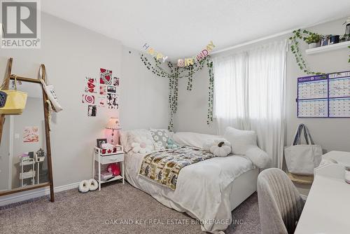 18 Chapman Court, London North (North I), ON - Indoor Photo Showing Bedroom