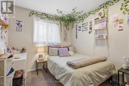 18 Chapman Court, London North (North I), ON - Indoor Photo Showing Bedroom