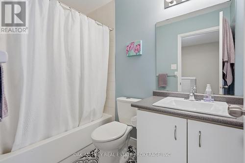 18 Chapman Court, London North (North I), ON - Indoor Photo Showing Bathroom