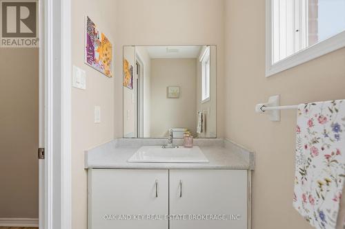 18 Chapman Court, London North (North I), ON - Indoor Photo Showing Bathroom