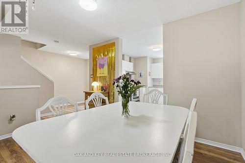 18 Chapman Court, London North (North I), ON - Indoor Photo Showing Dining Room