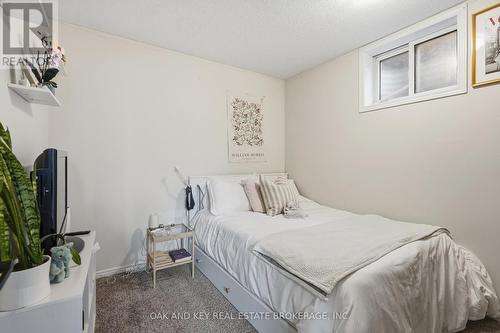 18 Chapman Court, London North (North I), ON - Indoor Photo Showing Bedroom