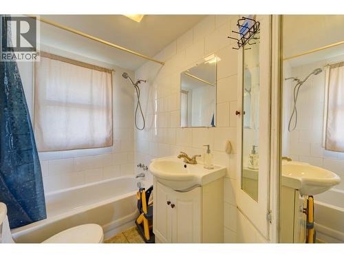 934 Westminster Avenue, Kamloops, BC - Indoor Photo Showing Bathroom
