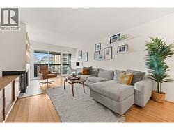 301 1352 W 10TH AVENUE Vancouver, BC V6H 1J6