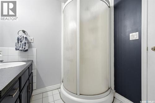 2075 Pasqua Street, Regina, SK - Indoor Photo Showing Bathroom