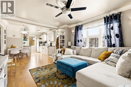 2075 Pasqua Street, Regina, SK - Indoor Photo Showing Living Room