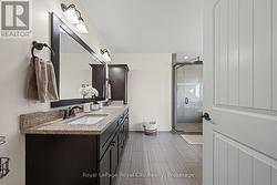 5 pc Ensuite Bathroom - 