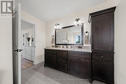 5 pc Ensuite Bathroom - 
