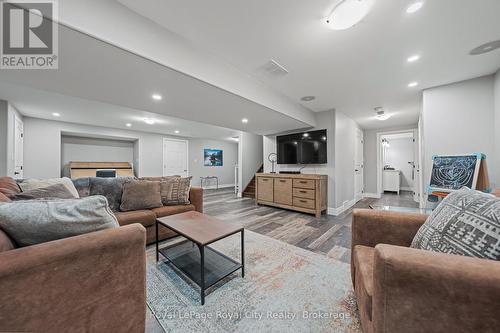 103 Marshall Heights Road, West Grey, ON - Indoor Photo Showing Living Room