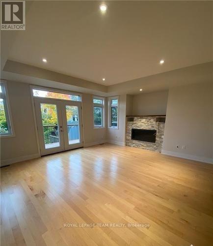289 Kirchoffer Avenue, Ottawa, ON - Indoor Photo Showing Living Room With Fireplace