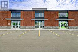 3 - 472 TAUNTON ROAD W  Oshawa, ON L1L 0N8