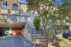 89 THORNBURY CRESCENT  Ottawa, ON K2G 6C4