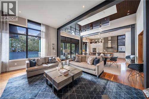 238 Hart Avenue, Burlington, ON - Indoor Photo Showing Living Room