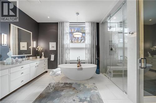 238 Hart Avenue, Burlington, ON - Indoor Photo Showing Bathroom