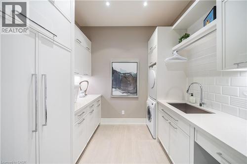 238 Hart Avenue, Burlington, ON - Indoor Photo Showing Kitchen