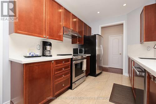3213 Escada Drive, Mississauga, ON - Indoor Photo Showing Kitchen