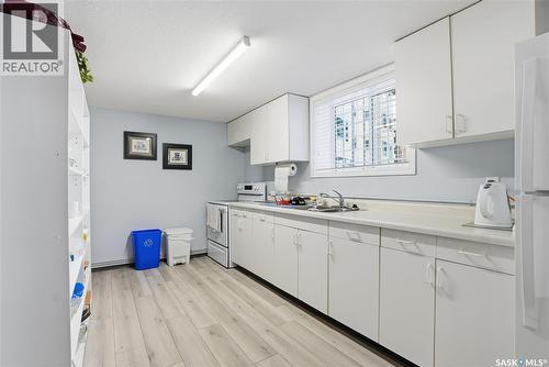 111 103 Keevil Crescent, Saskatoon, SK - Indoor Photo Showing Kitchen With Double Sink
