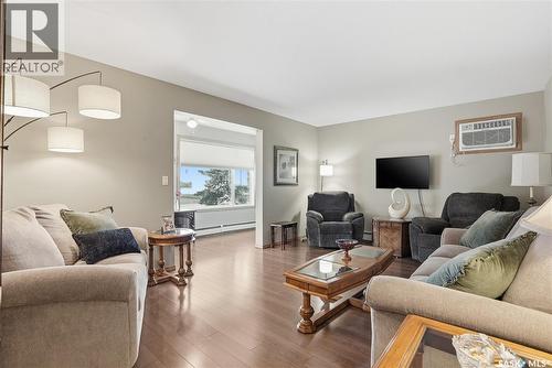 111 103 Keevil Crescent, Saskatoon, SK - Indoor Photo Showing Living Room